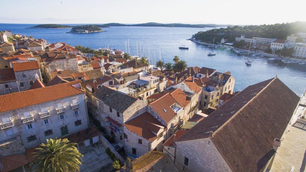 Imagen de la galería de White Rabbit Hostel, en Hvar