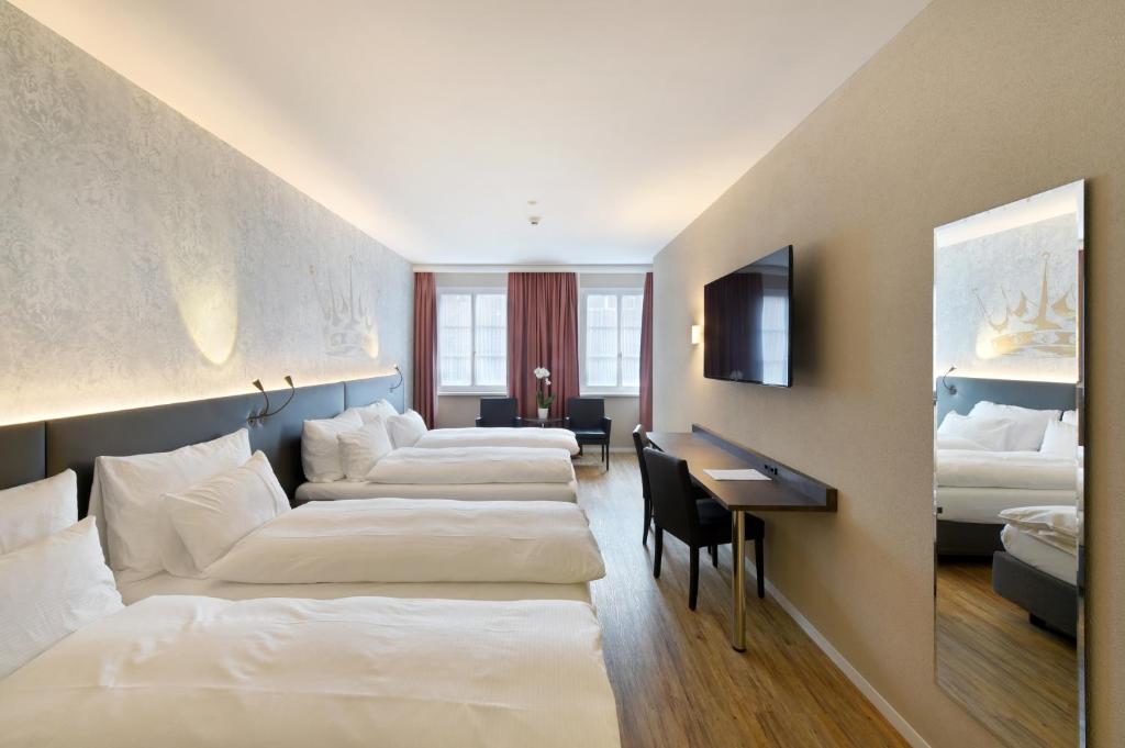 Cama ou camas em um quarto em Altstadt Hotel Krone Luzern