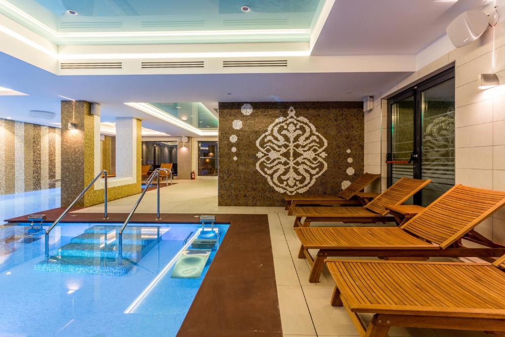 Majoituspaikassa Splendid Conference & Spa Hotel – Adults Only tai sen lähellä sijaitseva uima-allas