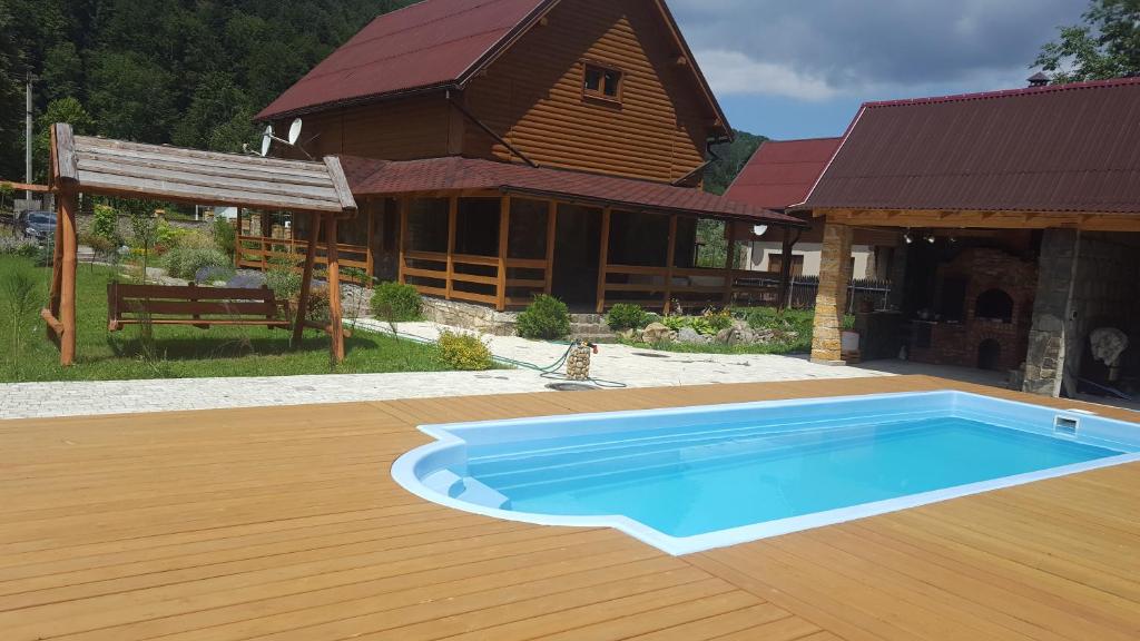 Bazen v nastanitvi oz. blizu nastanitve Guest House in Carpathians