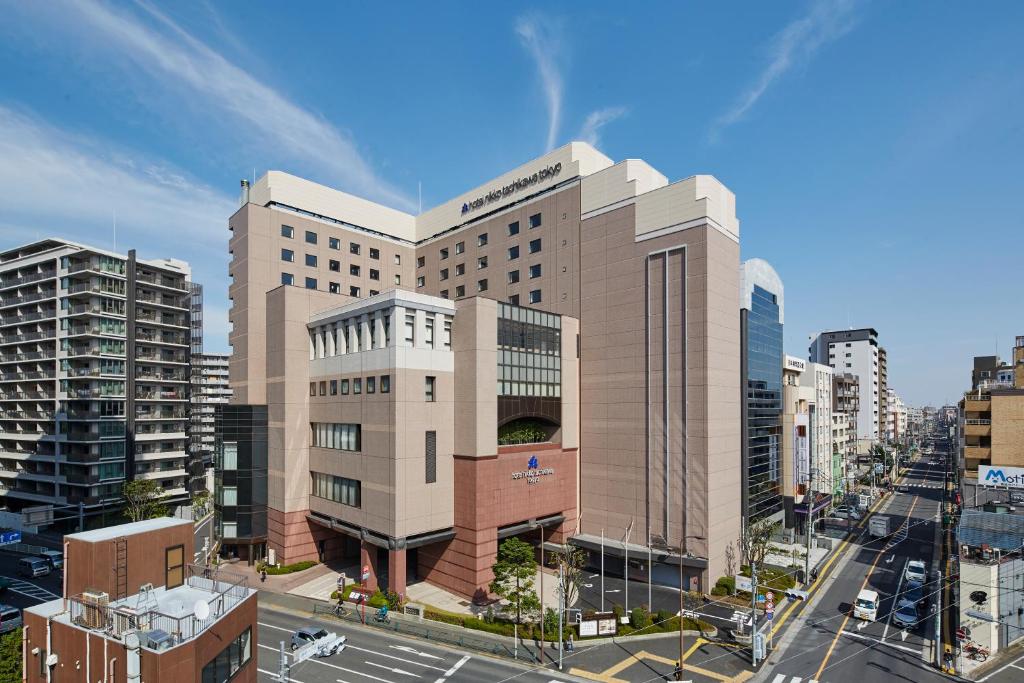 um grande edifício no meio de uma cidade em Hotel Nikko Tachikawa Tokyo em Tachikawa