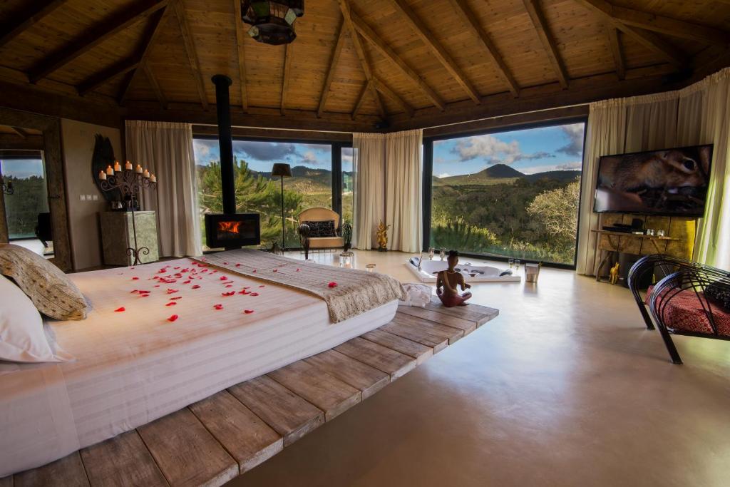 A bed or beds in a room at Herdade do Amarelo Nature & Spa