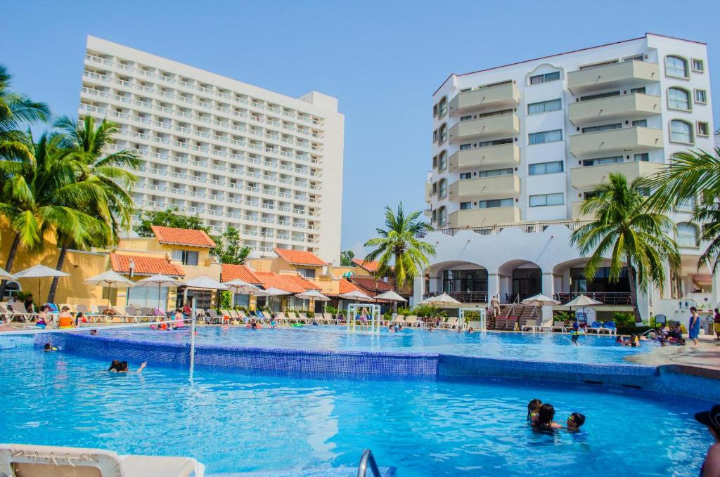 Sundlaugin á ENNA INN IXTAPA HABITACIóN VISTA AL MAR eða í nágrenninu