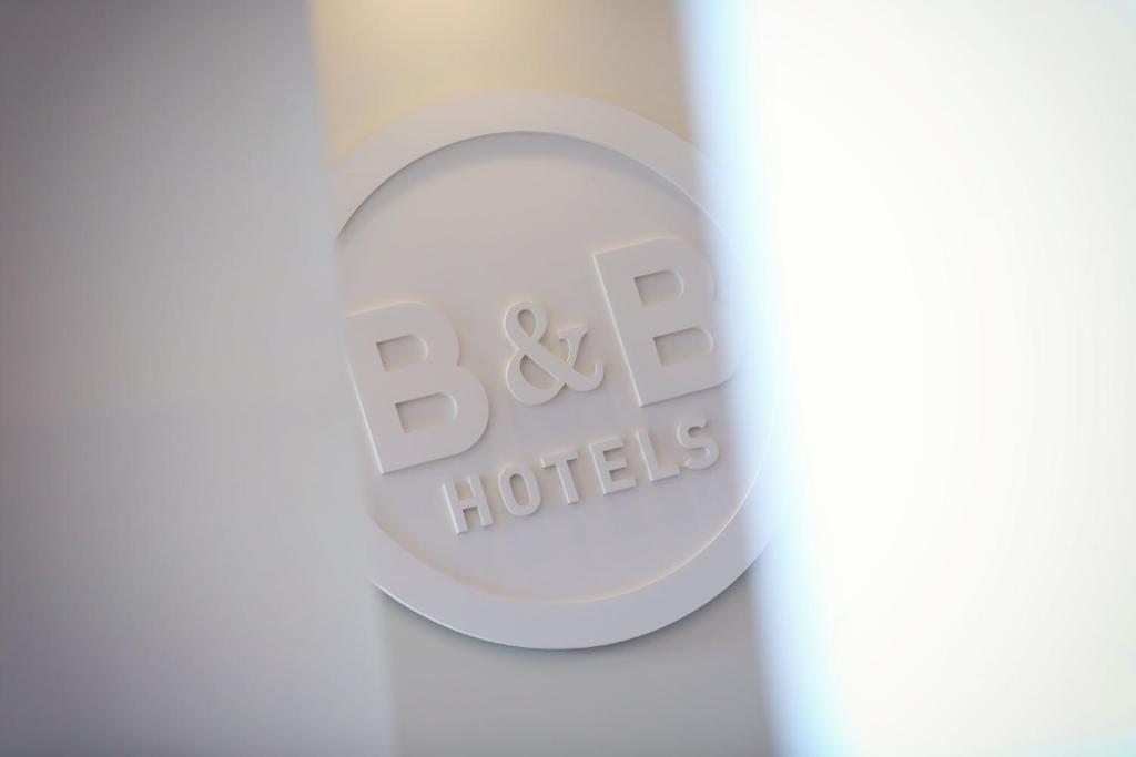 Et logo, certifikat, skilt eller en pris der bliver vist frem på B&B HOTEL Metz Augny