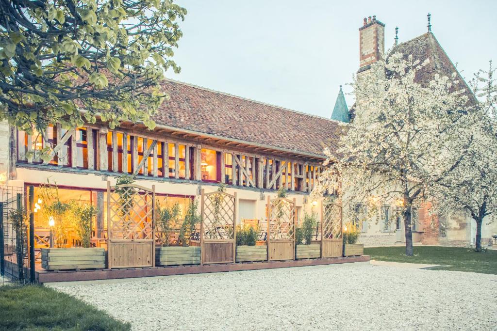 A garden outside Domaine de Vermoise