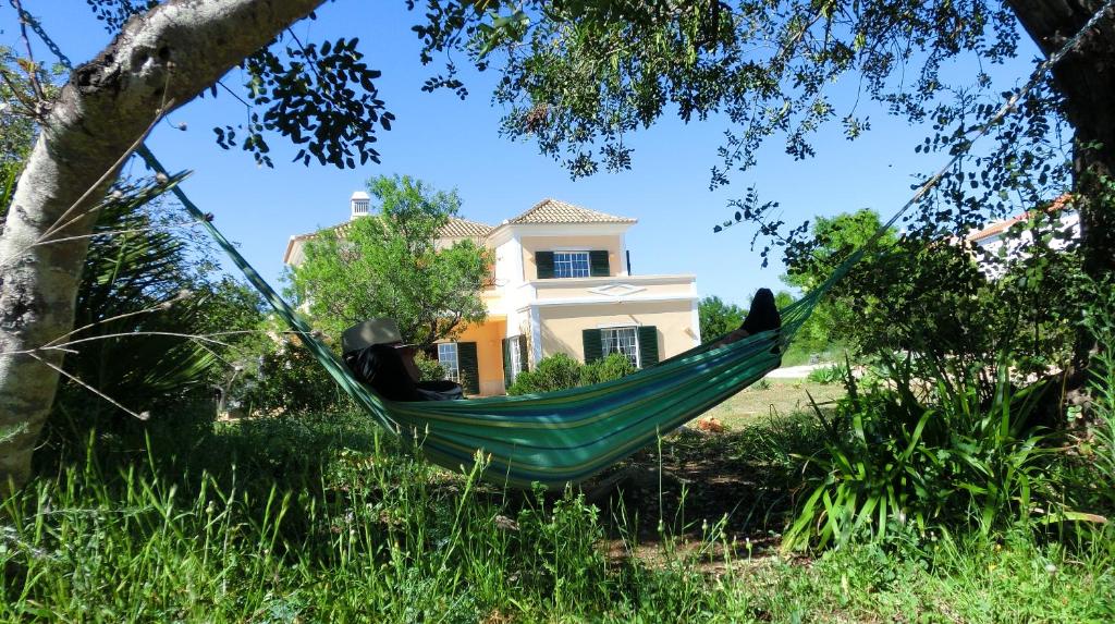 Un jardín fuera de Casa dos Ventos