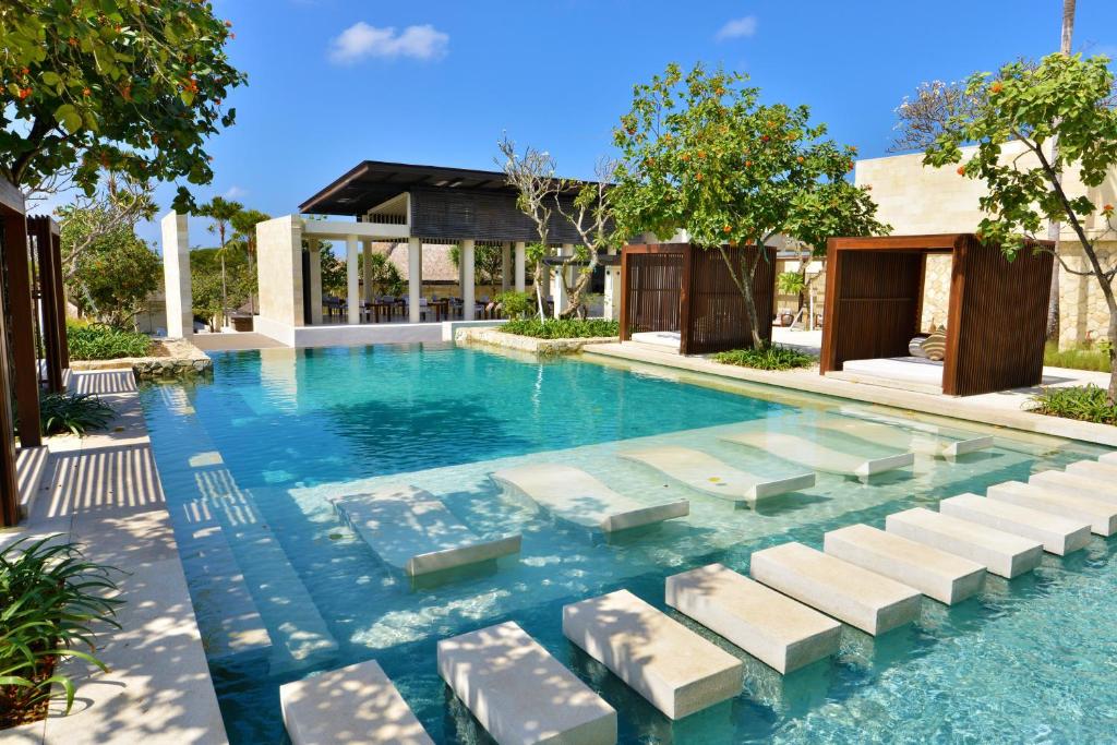 Басейн в или близо до The Bale Nusa Dua by LifestyleRetreats