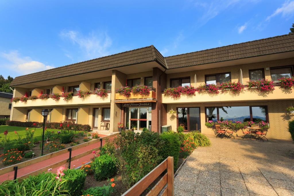 גינה חיצונית ב-Hotel Pension Fernblick