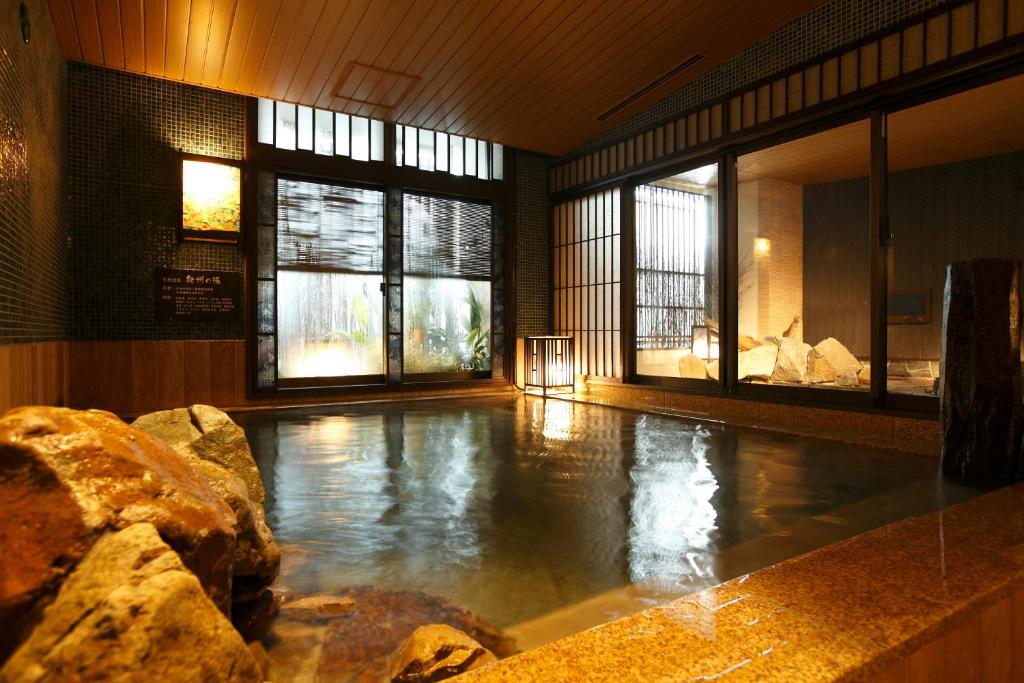 Басейн в или близо до Dormy Inn Premium Wakayama Natural Hot Spring