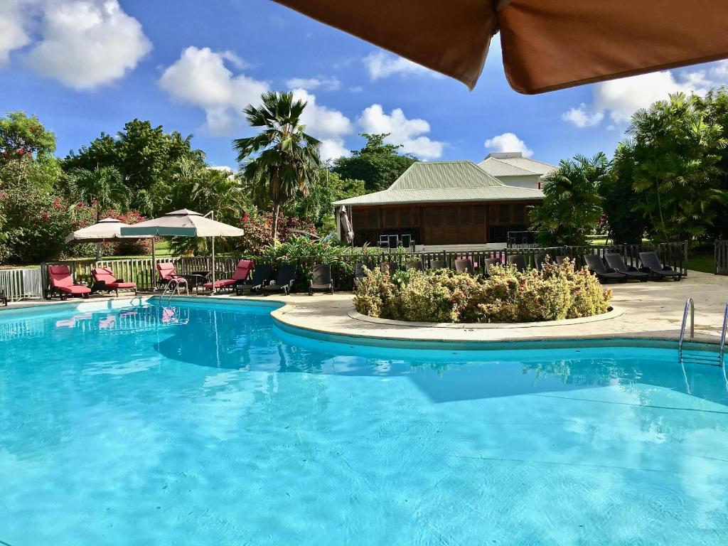 Kolam renang di atau dekat dengan Résidence Le Vallon Guadeloupe Parc Piscine Appartements & Studios & Services hôteliers à la carte