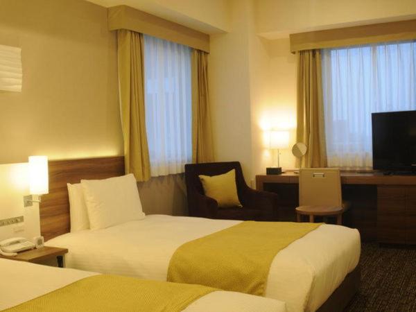 เตียงในห้องที่ Hotel Sunroute Kumagaya Station