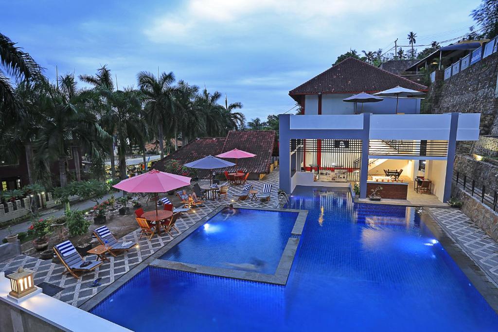 Kolam renang di atau di dekat Jazz Senggigi Hotel