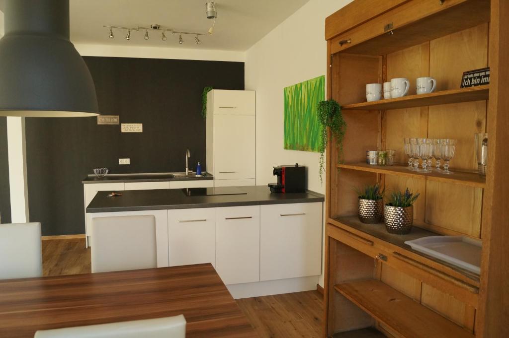 Dapur atau dapur kecil di Loft Style 3 Room Apartment + terrace