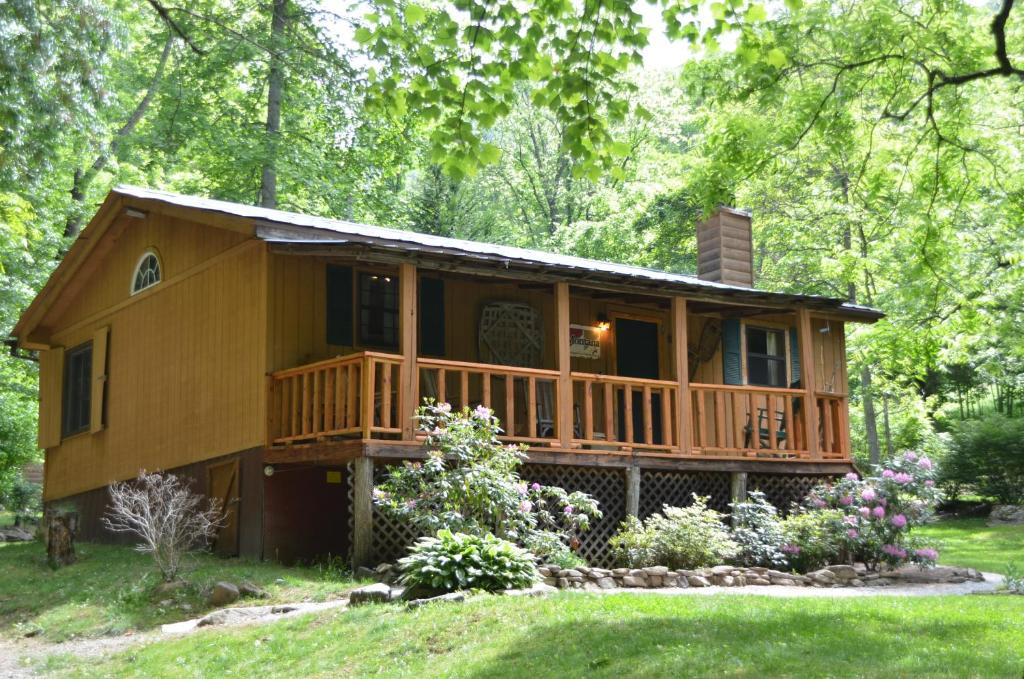 Сад в Panther Creek Cabins