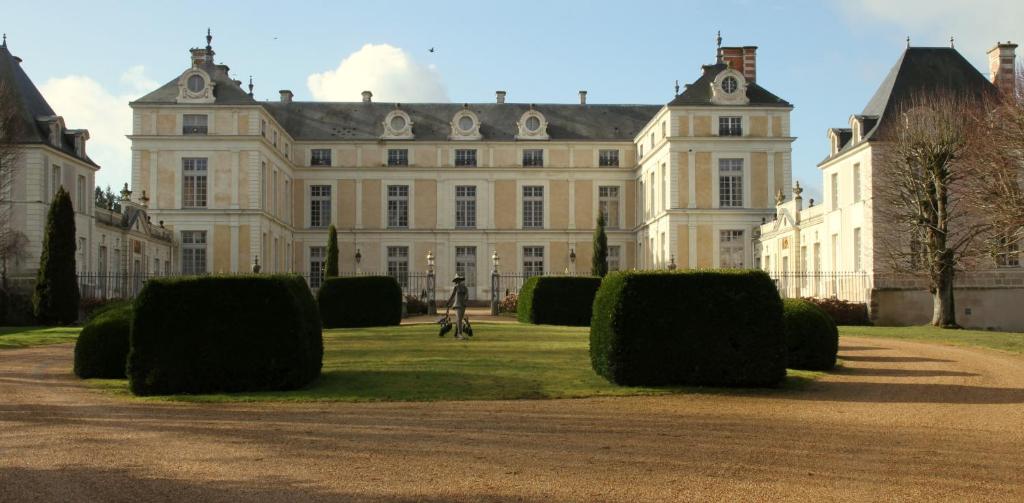 O grădină în afara Chateau Colbert