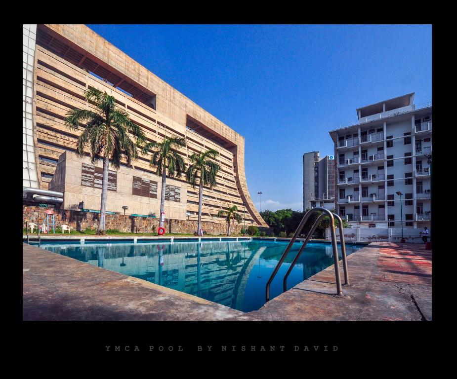 The swimming pool at or close to New Delhi YMCA Tourist Hostel