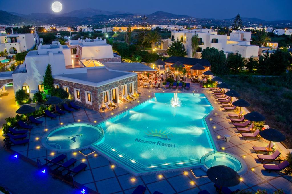 Poolen vid eller i närheten av Naxos Resort Beach Hotel