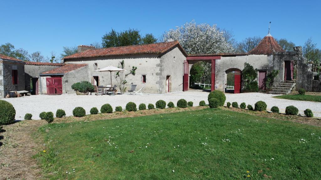 A garden outside Gites De La Brunière