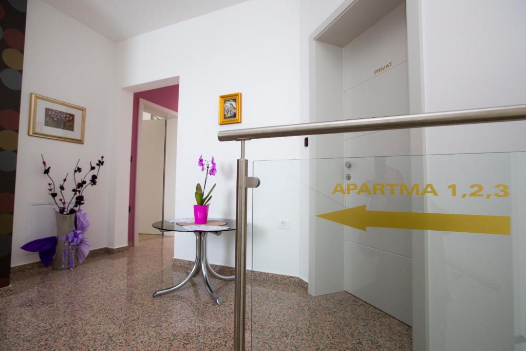 Foto da galeria de Apartma Grže em Postojna