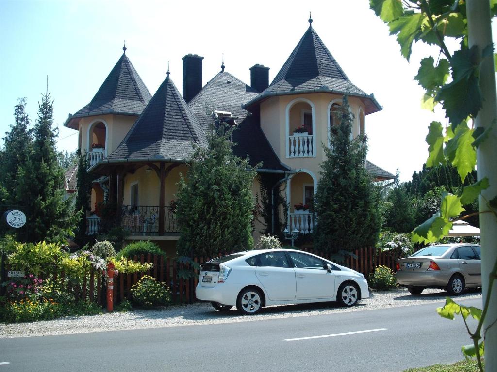 O edifício em que a casa de hóspedes se localiza