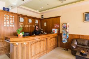 The lobby or reception area at Avenue Hotel