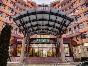 Фасада или вход на Flora Hotel - Apartments