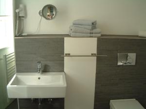 a bathroom with a sink and a white refrigerator at Appartement Kirschgarten Mainz Rochusstraße in Mainz