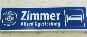 a blue sign that says zimmer attached organizing at Gasthof Ogertschnig in Klagenfurt