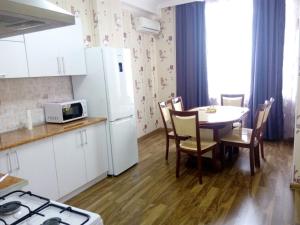 Kuhinja ili čajna kuhinja u objektu Bishkek Maximus Apartament 2