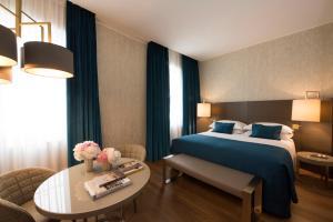 Una cama o camas en una habitación de Rosa Grand Milano - Starhotels Collezione