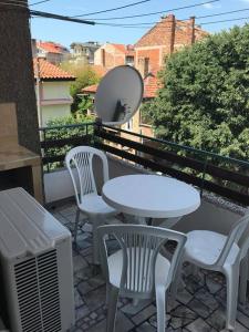 Apartment Geni tesisinde bir balkon veya teras