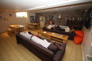 Seating area sa Ballater Hostel