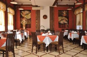 Um restaurante ou outro lugar para comer em Hotel Zelenyi Klyn