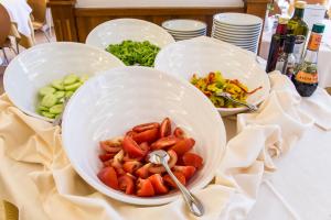 Makanan di atau berdekatan hotel