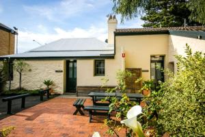 Een tuin van Seacombe House Motor Inn Port Fairy