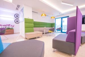 O zonă de relaxare la Studio One Accommodation Suites