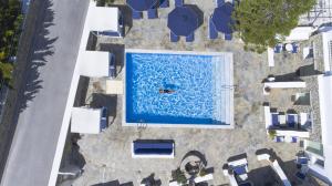 The swimming pool at or close to Bellissimo Resort