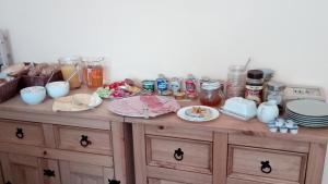 Makanan di atau berdekatan apartmen