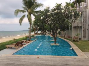 Piscina de la sau aproape de Bari Lamai Resort