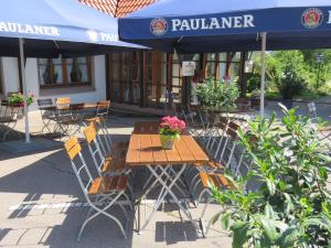 Un restaurante u otro lugar para comer en Landgasthof Ritter