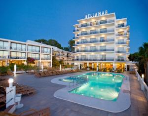 Baseinas apgyvendinimo įstaigoje Bellamar Hotel Beach & Spa arba netoliese