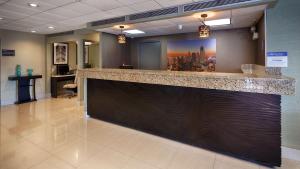 The lobby or reception area at Best Western O'Hare/Elk Grove Hotel