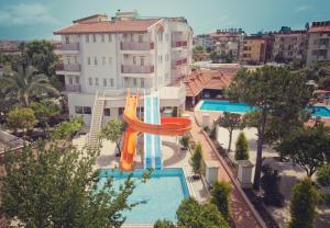 Swimmingpoolen hos eller tæt på Catty Cats Garden Hotel