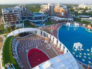 Piscina de la sau aproape de Selectum Luxury Resort Belek