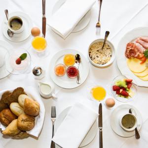 Makanan di atau berdekatan hotel