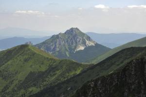 Pemandangan umum gunung atau pemandangan gunung yang diambil dari chalet