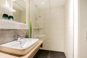 Bathroom sa Hotel DH -Deutsches Haus-