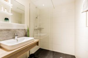 Bathroom sa Hotel DH -Deutsches Haus-