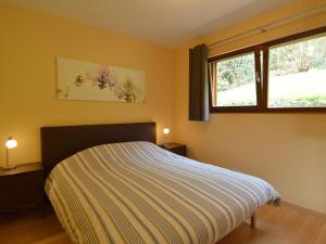 Cama ou camas em um quarto em Cozy Cottage in Aywaille with Valley View