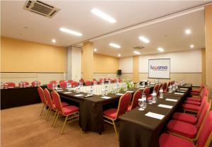 The business area and/or conference room at Hotel Luwansa Palangkaraya